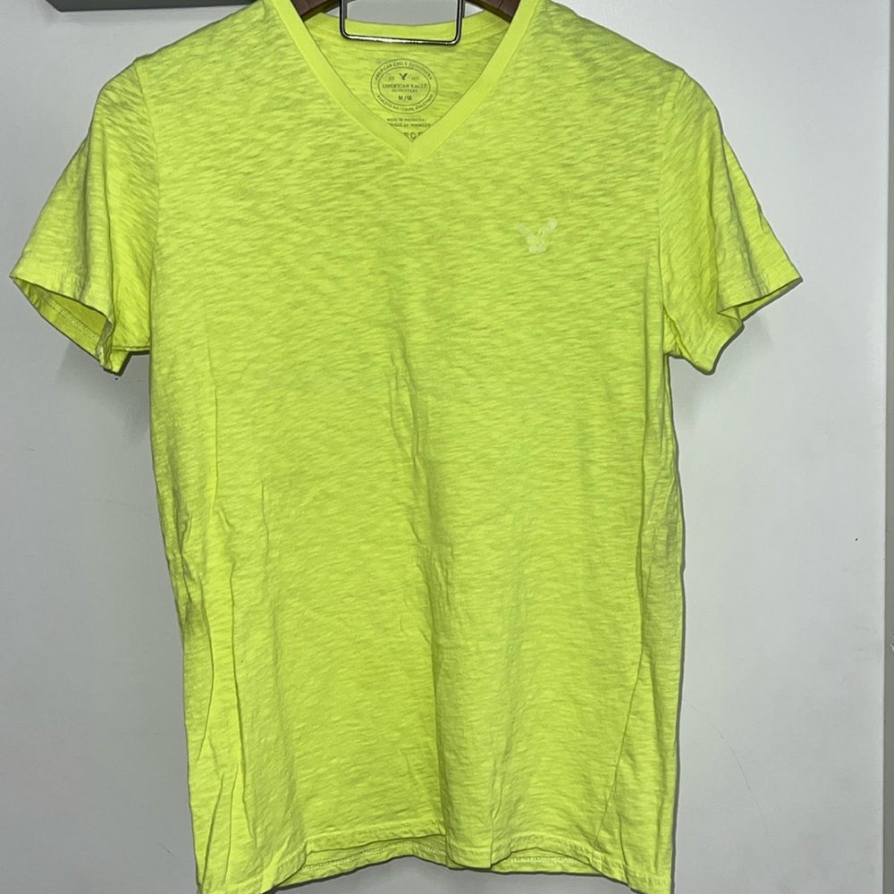 American Eagle Men’s Medium Bright Yellow Textured V-Neck T-shirt